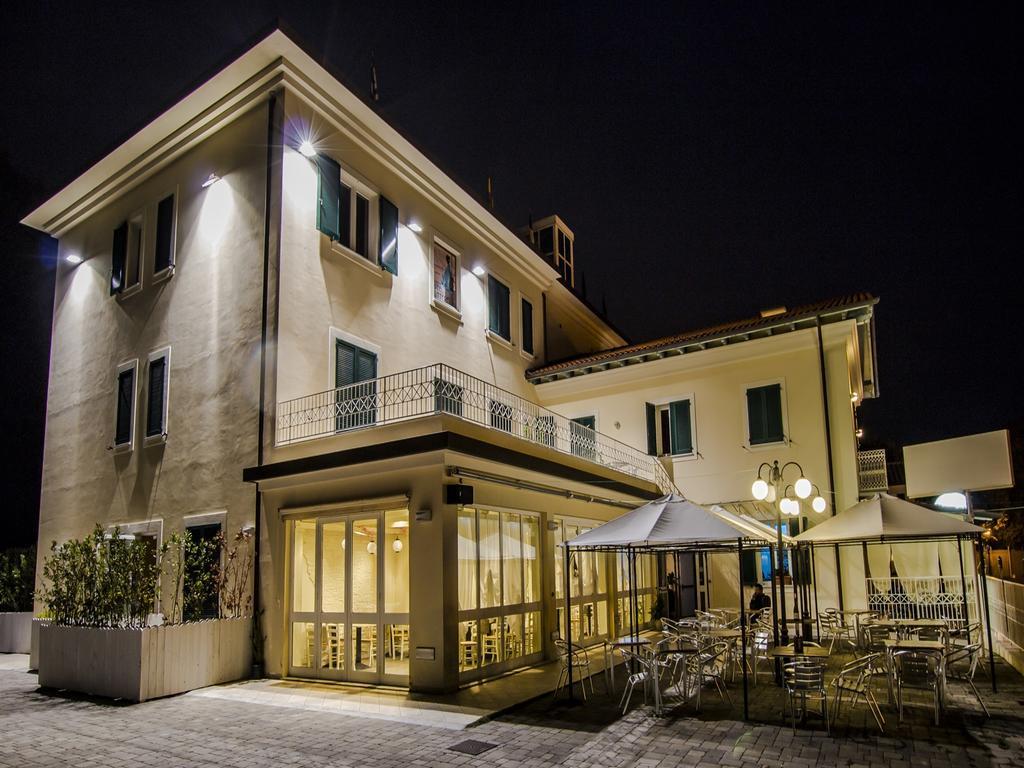 Hotel Butterfly Torre del Lago Puccini Eksteriør billede