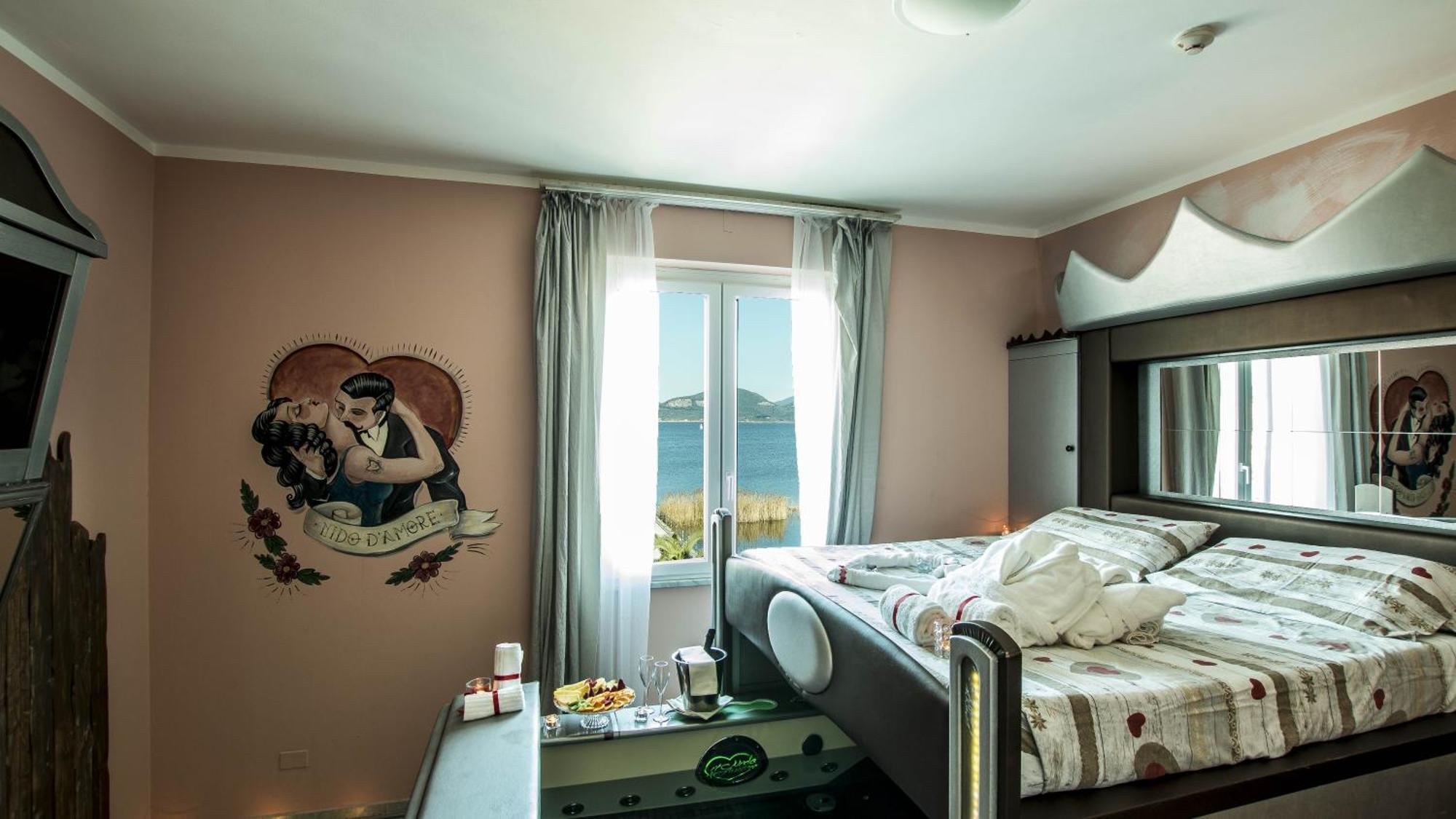 Hotel Butterfly - We Suite Torre del Lago Puccini Eksteriør billede